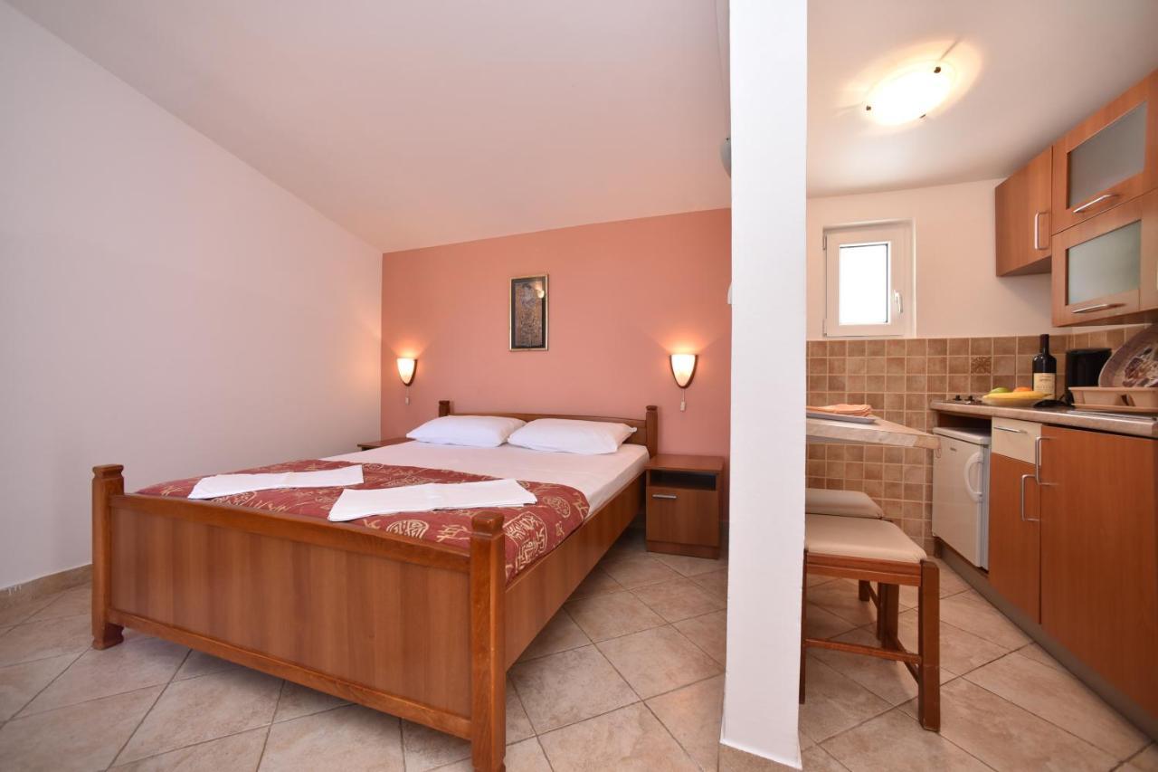 Apartmani Soljaga Petrovac エクステリア 写真